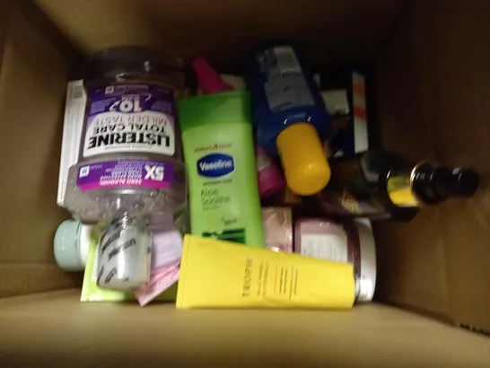 BOX OF APPROXIMATELY 20 ASSORTED COSMETIC ITEMS TO INCLUDE LISTERINE MOUTHWASH, VASELINE ALOE SMOOTH, BONDI SANDS LIQUID GOLD ETC