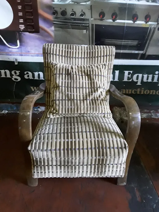 BISTRO PUB STYLE ARMCHAIR 