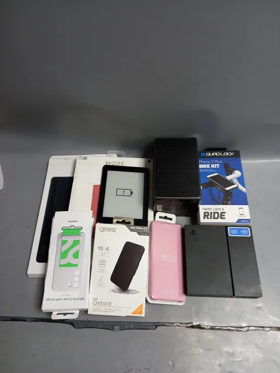 BOX OF APPROX 20 ELETRICAL ITEMS AND ACCESSORIES TO INCLUDE SONY PSVR PROCESSOR UNIT, AMAZON KINDLE AND SAMSUNG GALAXY S20+ SMART COVER ETC 