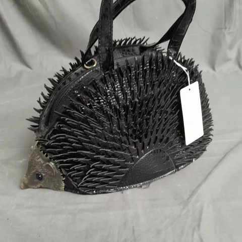 HEDGEHOG THEMED TEXTURED BAG IN BLACK