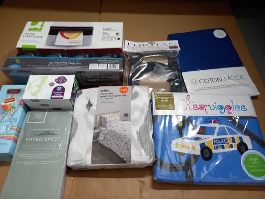 LARGE QUANTITY OF ASSORTED HOUSEHOLD ITEMS TO INCLUDE STACKING MUG SET, VARIOUS BEDDING ITEMS AND TONER CARTRIDGE