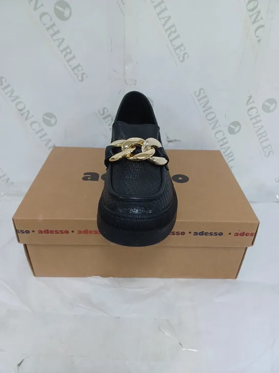 BOXED ADESSO LADIES FLAT SHOES WITH GOLD CHAIN DETAIL BLACK SIZE EU 39