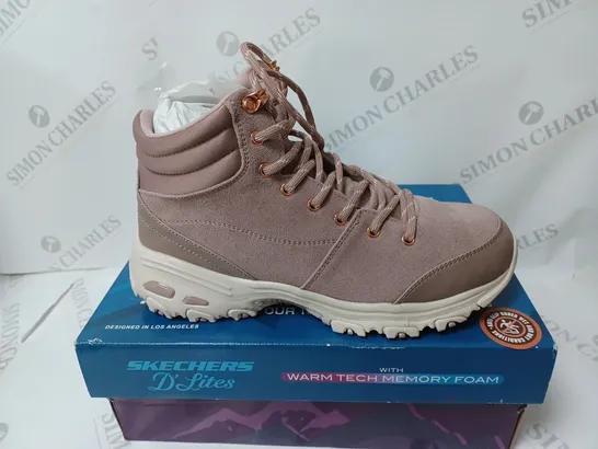 BOXED PAIR OF SKECHERS D'LITES SATIN COLLAR LACE UP BOOTS, BLUSH - SIZE 5.5