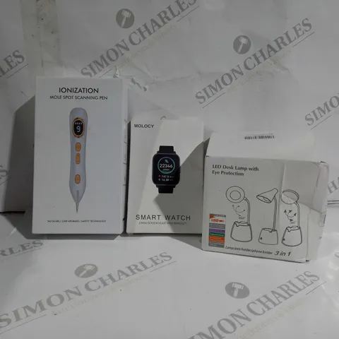 APPROXIMATELY 20 ASSORTED ITEMS TO INCLUDE MOLOCY SMARTWATCH, MOLE SPOT SCANNING PEN, DESK LAMP ETC. 