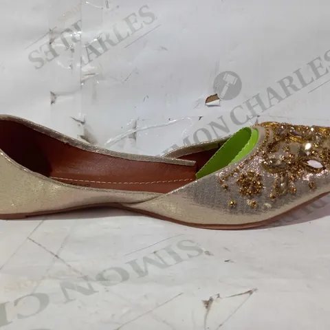 BOXED PAIR OF SANDAL HOUSE CLOSED TOE SHOES IN METALLIC PALE GOLD COLOUR WITH JEWEL EFFECT