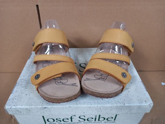 BOXED PAIR OF JOSEF SEIBEL FOOTWEAR SIZE EU 37 IN BROWN/TAN