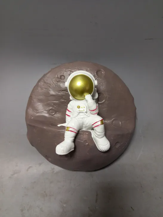 BOX SET OF APPROX 12 BRAND NEW GEMPORIA MOON SPACEMAN WALL ORNAMENT 