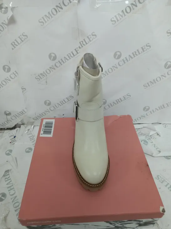 BOXED PAIR OF MODA IN PELLE CORNELIA BIKER BOOTS IN CREAM UK SIZE 7