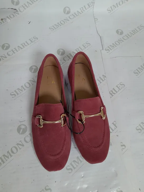 MODA IN PELLE FRENCH LOAFER IN FUCHSIA SIZE 5