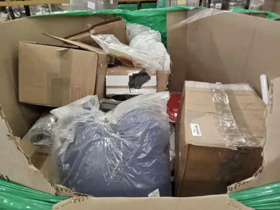 PALLET OF ASSORTED ITEMS INCLUDING MONCOOK DOUBLE AIR FRYER, CHALLENGE CONVECTOR HEATER TURBO FAN, H CALORY CAR HEATER, DONUT CUSHION, PREMIUM AIR BED, VACUUM CLEANER