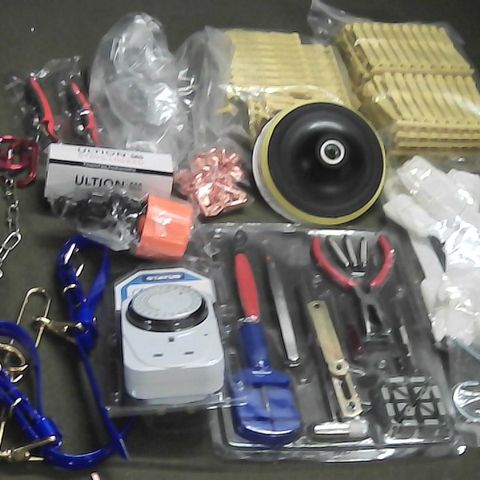 LOT OF ASSORTED FITTING AND FIXINGS TO INCLUDE ULTION LOCK