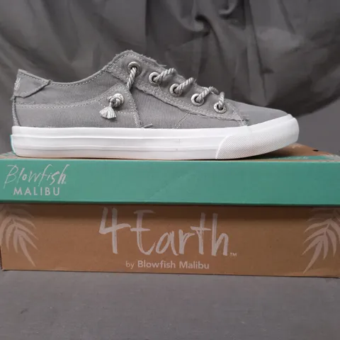 BOXED PAIR OF BLOWFISH MALIBU 4 EARTH SHOES IN GREY SIZE 7