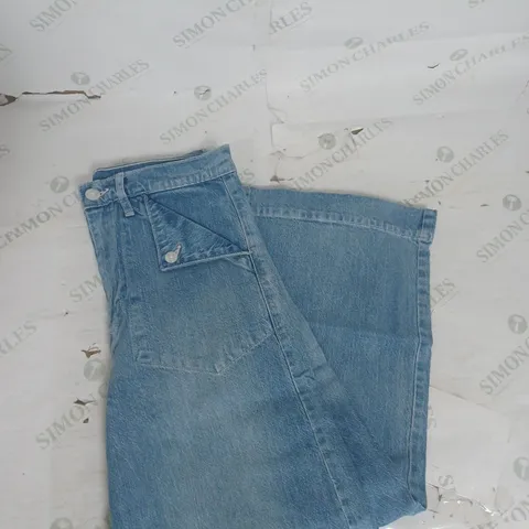 GAP STRAIGHT LEG JEANS IN BLUE DENIM SIZE 28W