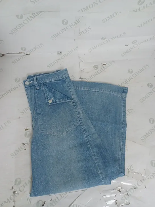 GAP STRAIGHT LEG JEANS IN BLUE DENIM SIZE 28W