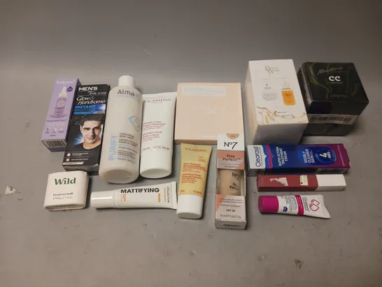 BOX OF APPROXIMATELY 20 COSMETIC ITEMS TO INCLUDE - FOUNDATION, ARGAN SERUM, AND EXFOLIATING BODY SOAP ETC. 