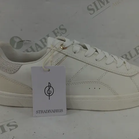 STRADIVARIUS WHITE LOW TRAINERS - UK 8