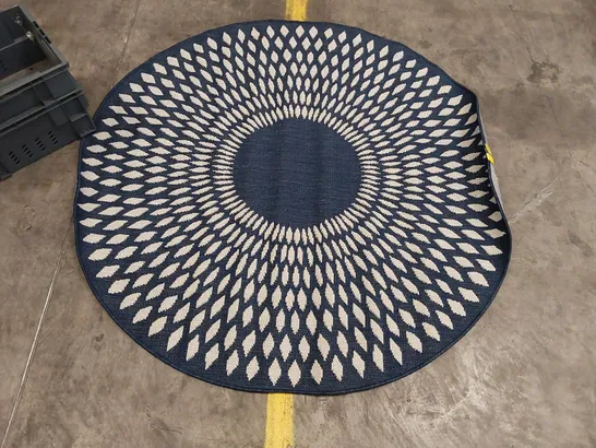 MIDNIGHT BLUE INDOOR/OUTDOOR RUG // 135 X 135CM