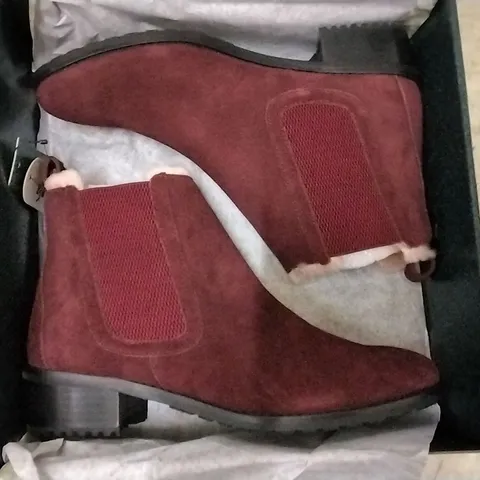 2 EMU AUSTRALIA SHOE BOXES CONTAINING ELLIN SUEDE CLARET ANKLE BOOT - SIZE 8