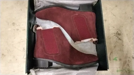 2 EMU AUSTRALIA SHOE BOXES CONTAINING ELLIN SUEDE CLARET ANKLE BOOT - SIZE 8