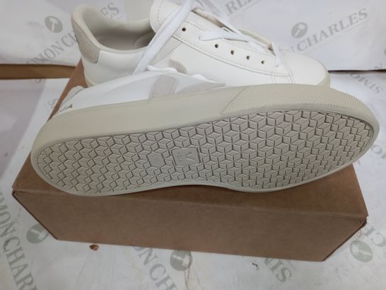 BOXED PAIR OF VEJA WHITE CAMPO TRAINERS - UK 5