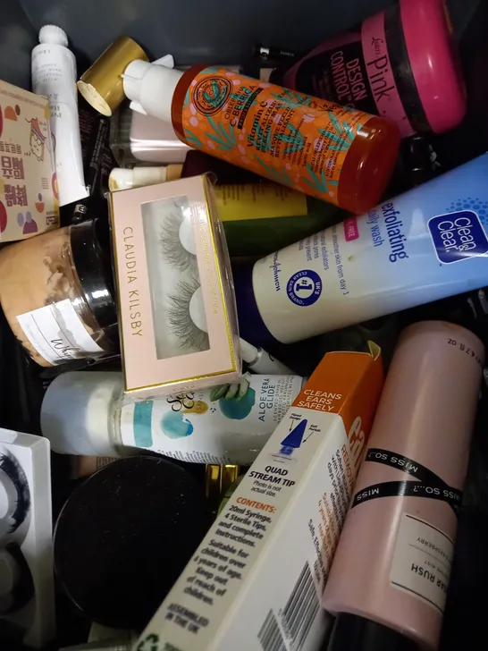 LOT OF APPROX 15 ASSORTED BEAUTY PRODUCTS TO INCLUDE SNI RICE WATER RINSE SPRAY HAIR TREATMENT, SANTUARY SPA BODY SCRUB, ETC 