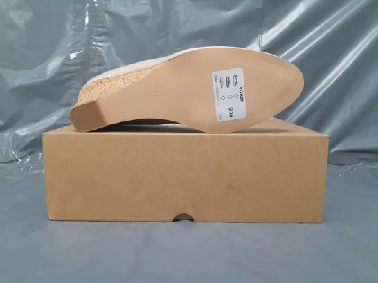 BOXED PAIR OF EVERYDAY WEDGES IN NUDE SIZE 6