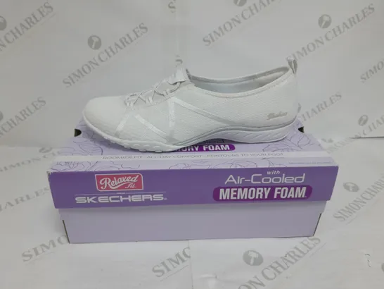 BOXED RELAXED FIT AIR COOLED MEMORY FOAM WHITE TRAINERS SIZE 7 