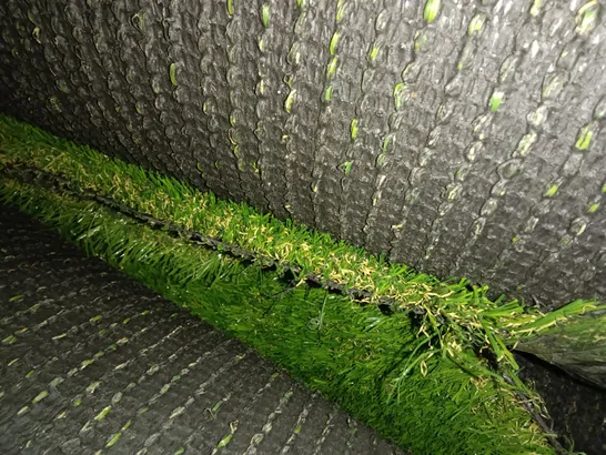 ROLL OF ARTIFICIAL GRASS - 4 X 2.7M