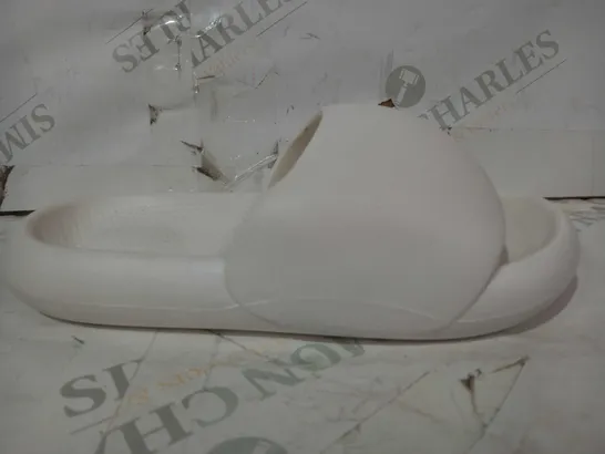 BOXED PAIR OF DESIGNER SLIDERS IN WHITE EU SIZE 36-37