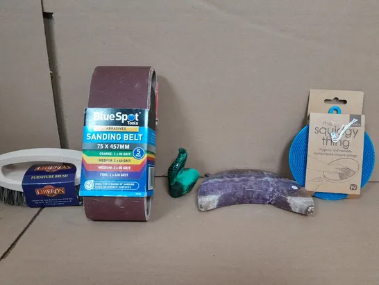 BOX OF APPROXIMATELY 14 ASSORTED ITEMS TO INCLUDE - SANDING BELT , THE SQUIDGY , FURNISHING BRUSH ETC