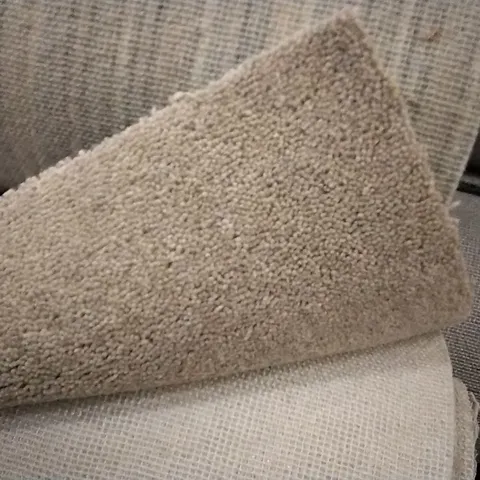 QUALITY ROLL OF LINGDALE RYLESTONE CARPET APPROXIMATELY 5 X 2.92M