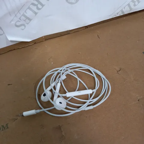 APPLE EARPODS  