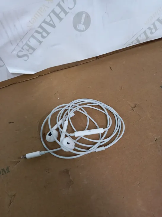 APPLE EARPODS  