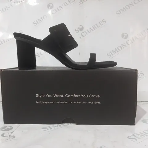 BOXED PAIR OF VIONIC OPEN TOE BLOCK HEEL SANDALS IN BLACK SIZE 6