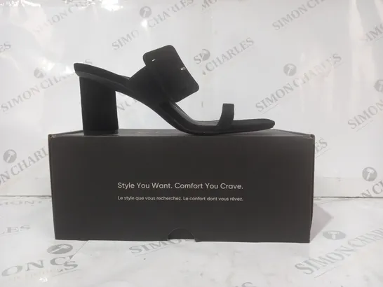 BOXED PAIR OF VIONIC OPEN TOE BLOCK HEEL SANDALS IN BLACK SIZE 6