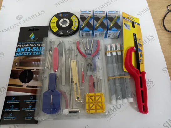 LOT OF ASSORTED HOMEWARE AND DIY ITEMS TO INCLUDE MINI HACKSAW AND OPTIMAXX SCREWS