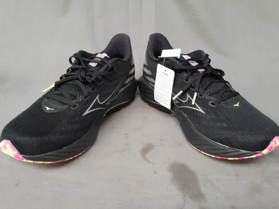 BOXED PAIR OF MIZUNO WAVE RIDER 28 SHOES IN BLACK UK SIZE 9