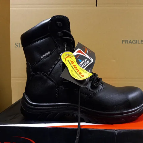 BOXED PAIR OF ARMA BLACK SAFETY FOOTWEAR - SIZE 9
