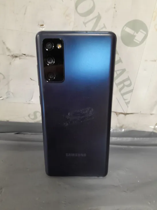 SAMSUNG GALAXY S20 FE IN BLUE