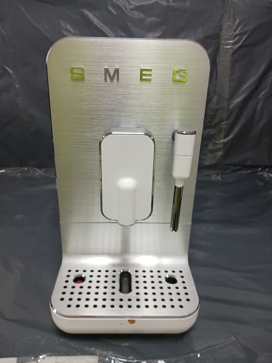 SMEG BEAN TO CUP COFFEE MACHINE MATTE WHITE - COLLECTION ONLY