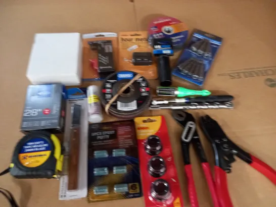 LOT OF ASSORTED TOOLS AND DIY ITEMS TO INCLUDE NUT DRIVERS, BATTERY TESTER AND VOLTAGE TESTER