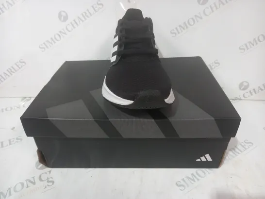 BOXED PAIR OF ADIDAS GALAXY 6 SHOES IN BLACK/WHITE UK SIZE 6