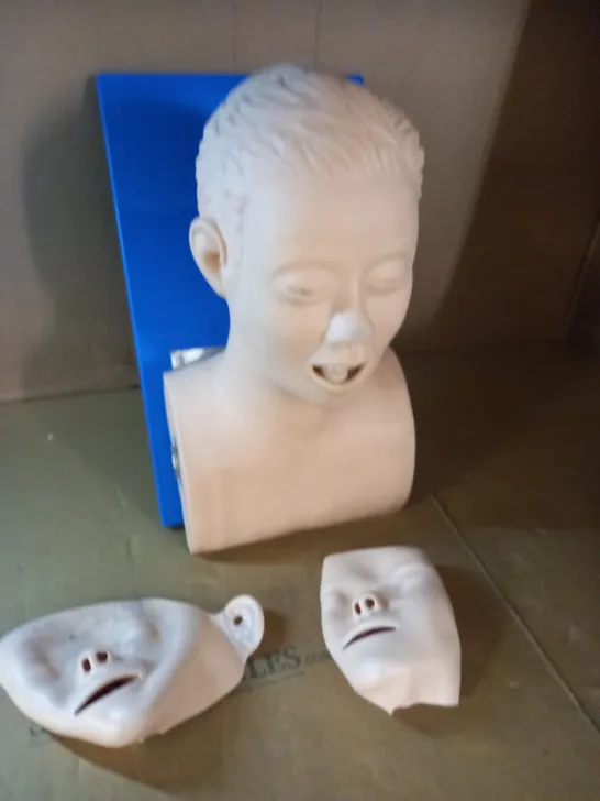 CPR TRAINING DUMMY