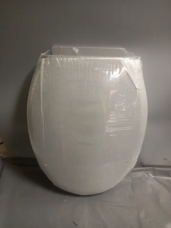 BOXED OPTIMAL PRODUCTS PLAIN PLASTIC TOILET SEAT 