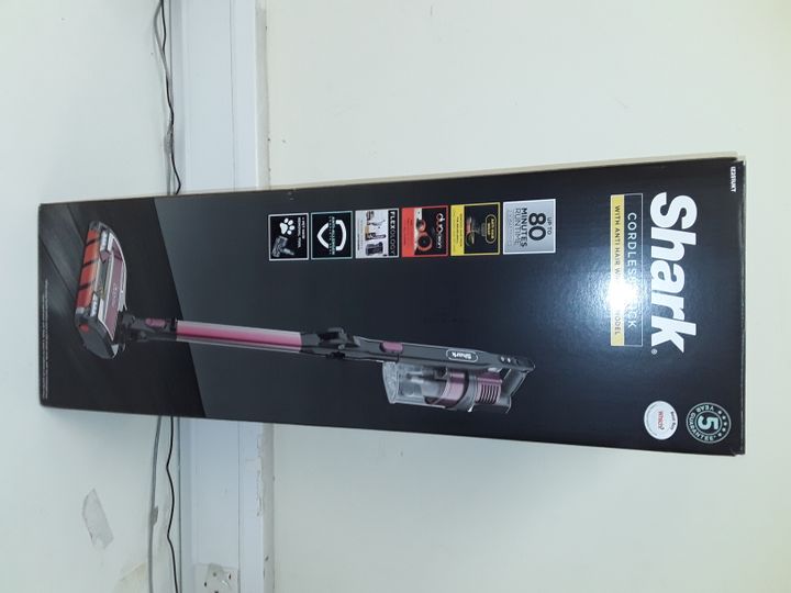Lot 235 SHARK CORDLESS VACUUM CLEANER IZ251UKT Simon Charles Auctioneers