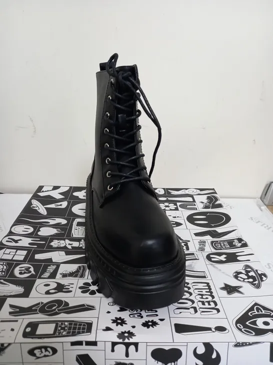 BRAND NEW BOXED PAIR OF KOI VEGAN LEATHER TALWAR CHUNKY STOMPER BOOTS IN BLACK UK SIZE 4