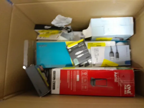 LOT OF APPROXIMATELY 10 ASSORTED ELECTRICAL ITEMS TO INCLUDE AERIALS, HEADPHONES AND PORTABLE CHARGERS 