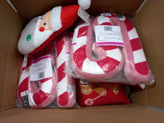 BOX OF APPROX 14 ASSORTED ITEMS TO INCLUDE - GINGER BREAD CUSHION - GNOME FOR THE HOLIDAYS CUSHION - SANTA FACE CUSHION ECT 