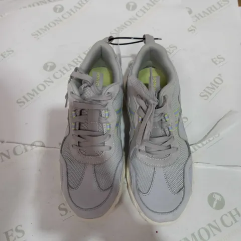 VIONIC ELECTRA TRAINER - SIZE UK 4