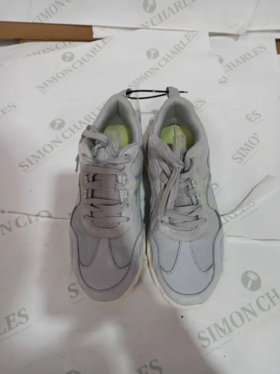 VIONIC ELECTRA TRAINER - SIZE UK 4